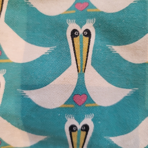 Bungalow 360 crossbody with adorable pelican print - Picture 9 of 10